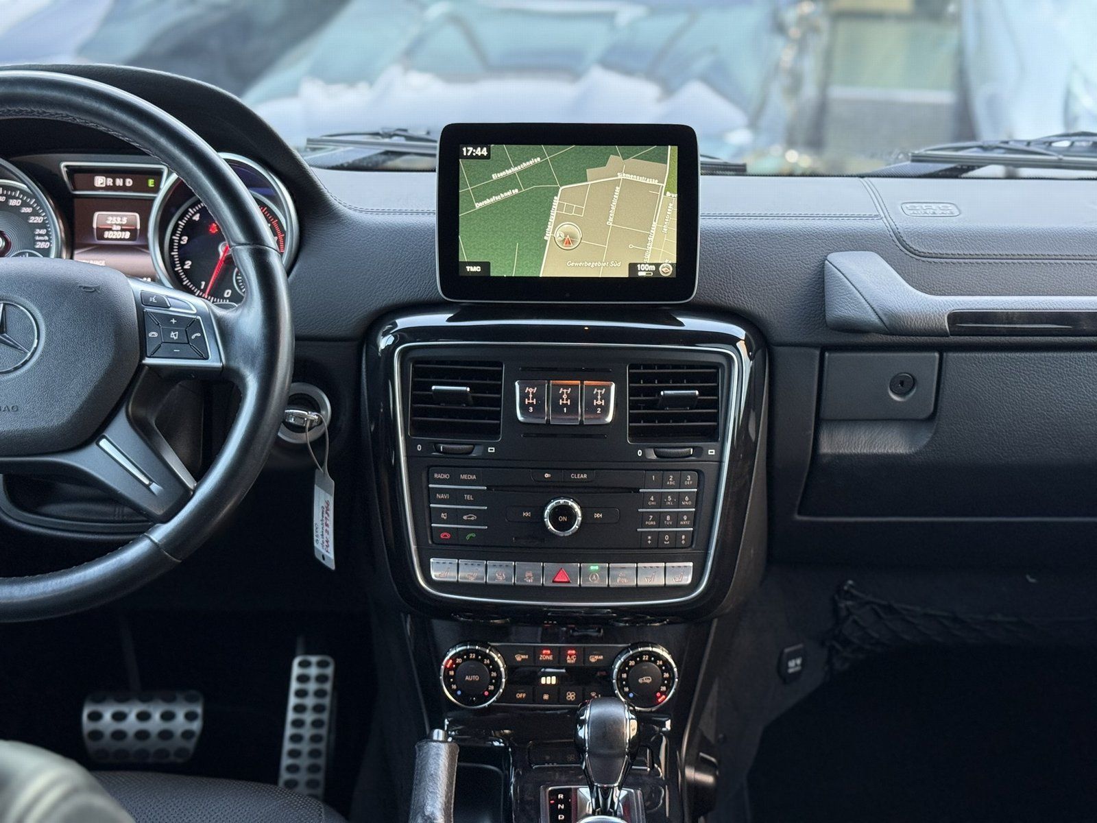 Fahrzeugabbildung Mercedes-Benz G 500 AHK*SCHIEBEDACH*STANDHEIZUNG+HARMAN-KARDON