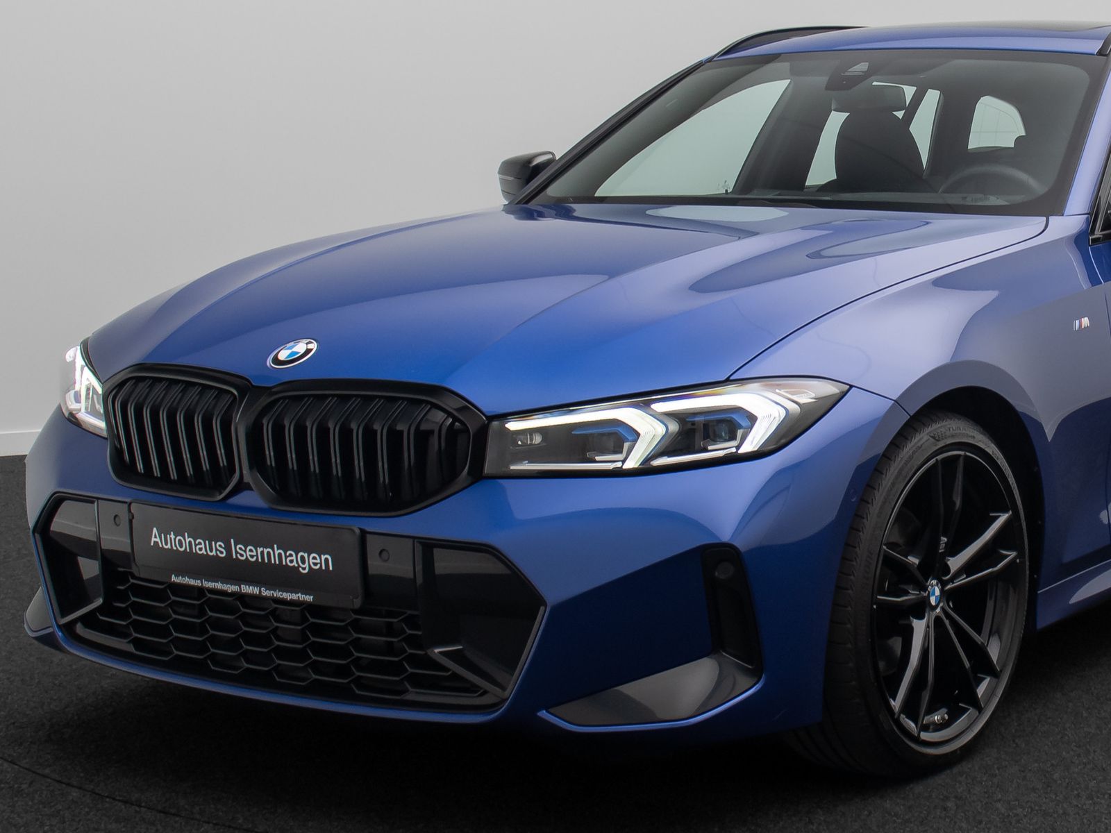 Fahrzeugabbildung BMW 320i M Sport DAB Kamera AHK Panorama HUD 19Zoll