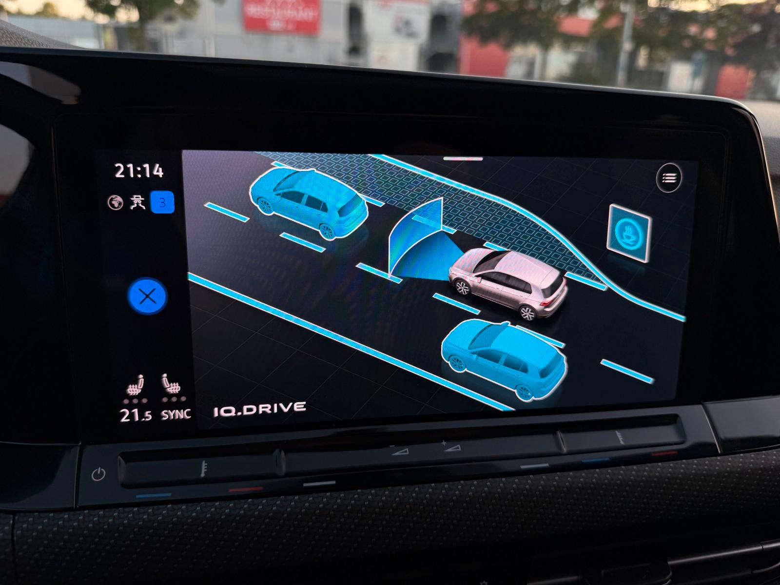Volkswagen Golf VIII R 4Motion PANO*ACC*SOUND*LANE*SIDE*LED, миниатюра 21