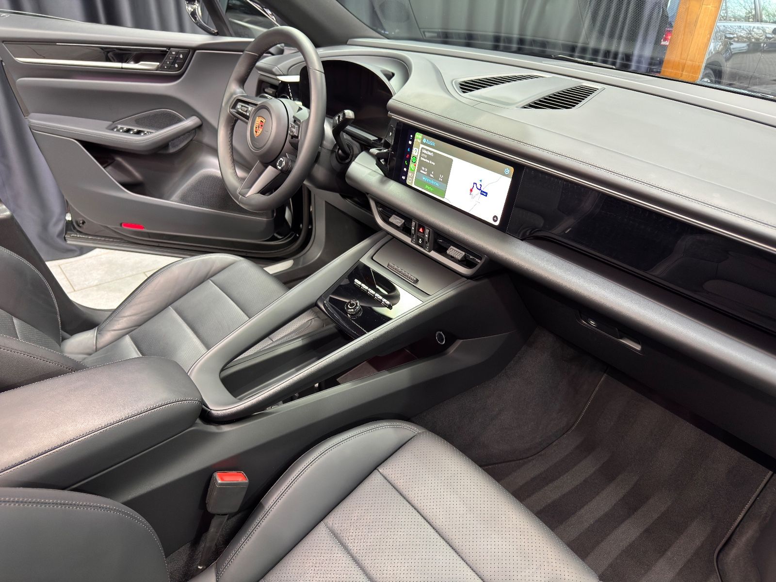 Fahrzeugabbildung Porsche Macan Electric 4|PANORAMA|BOSE|LED|