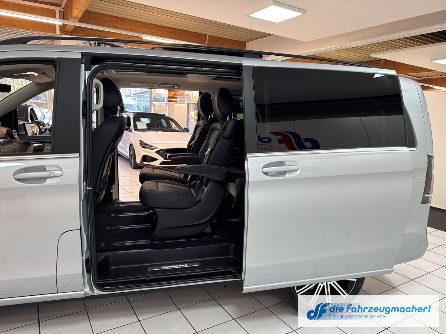 Fahrzeugabbildung Mercedes-Benz V 250 d 4MATIC AVANTGARDE lang LuftF. Pano 360 A