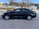 Volkswagen Jetta VI 1,6 TDI Navigation,Bi-Xenon,Shzg,PDC, - schwarze Volkswagen Jetta