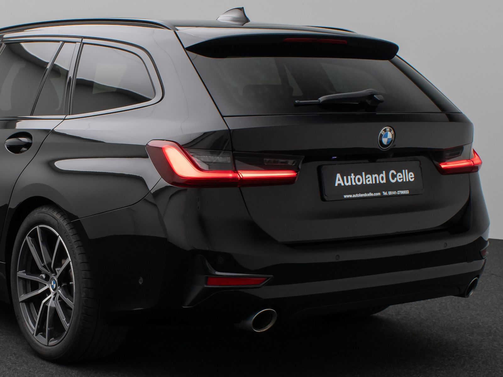 Fahrzeugabbildung BMW 330i Sport Line Kamera Lenkhz HiFi Komfort Alarm