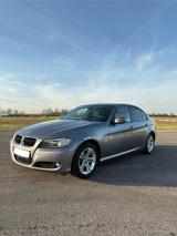 BMW E90 318d LCI Jahreswagenzustand - BMW 318 aus 2010: 318d