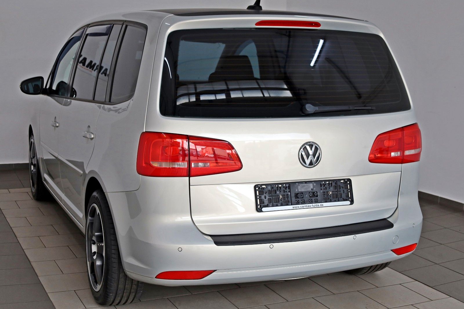 Fahrzeugabbildung Volkswagen Touran Trendline Navi,SH,PDC,8 fach bereift