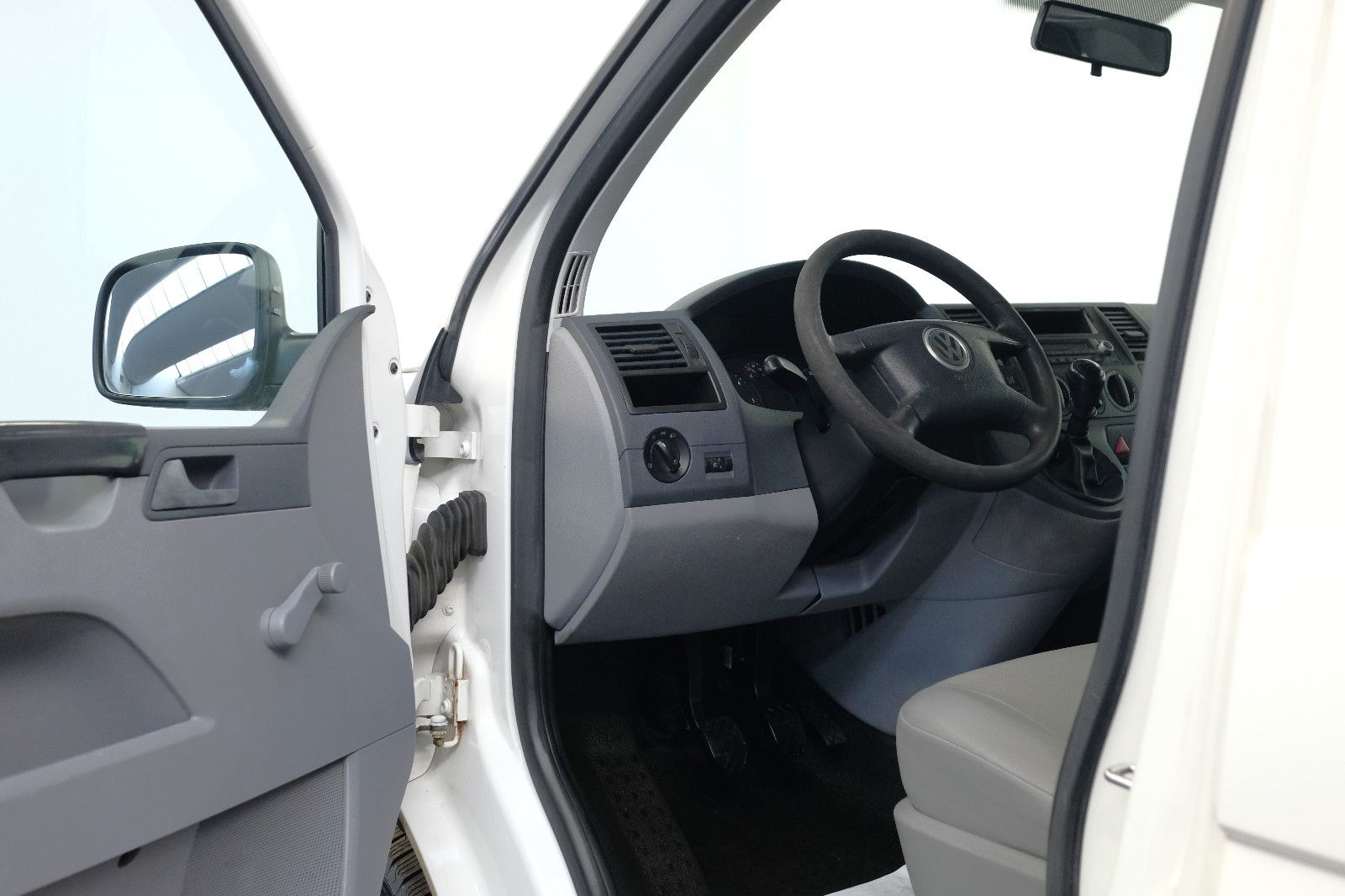 Fahrzeugabbildung Volkswagen T5 Hochdach TÜV NEU IDEAL ALS CAMPER-UMBAU