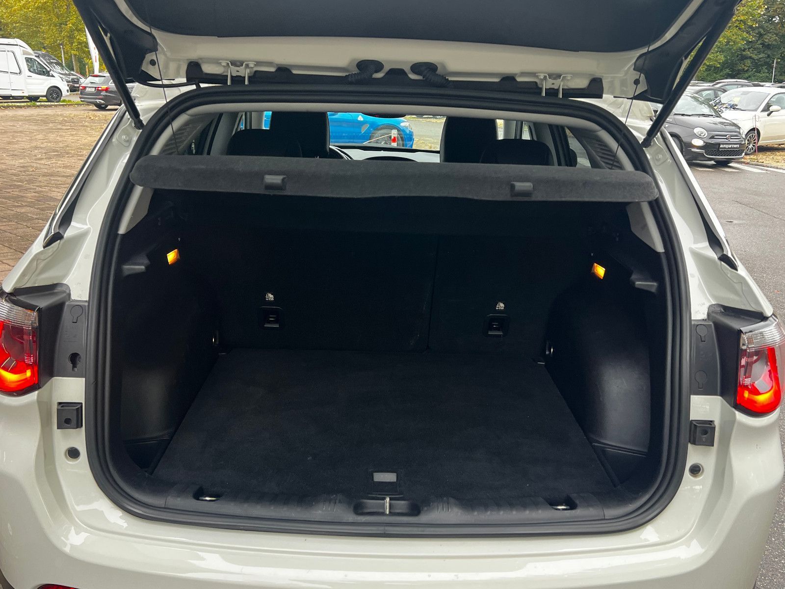 Fahrzeugabbildung Jeep Compass 1.3 T-GDI I4 LIMITED DCT 150 PS