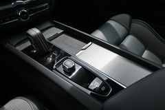 Fahrzeugabbildung Volvo XC60 B4 D AWD Autom R-Design*STDHZG*PANO*ACC*AHK