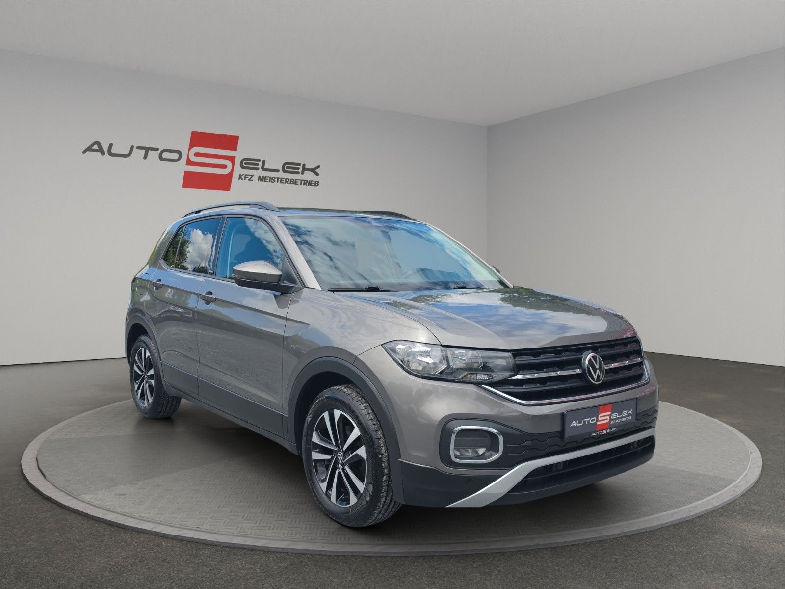Fahrzeugabbildung Volkswagen T-Cross United NAVI SHZ PDC APP-CONNECT