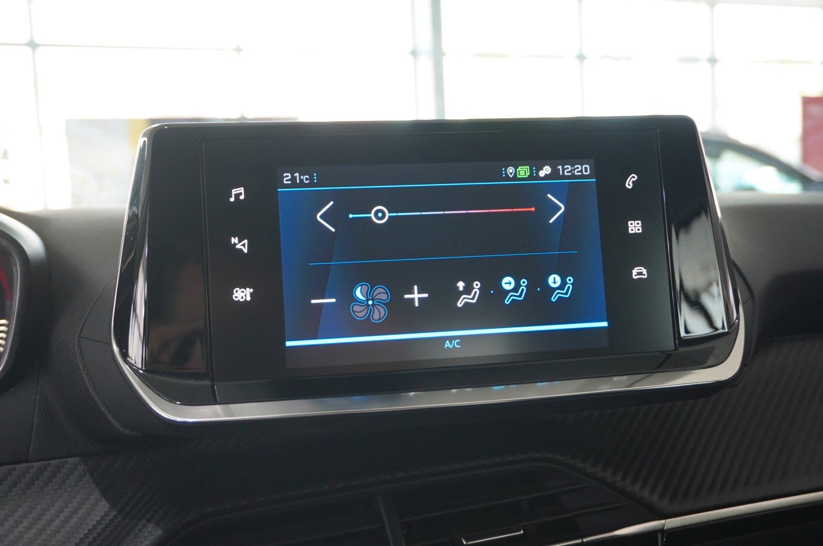 Fahrzeugabbildung Peugeot 208 1.2 ACTIVE PACK NAVI/LED/SPORT/PDC/TEMP./ASS