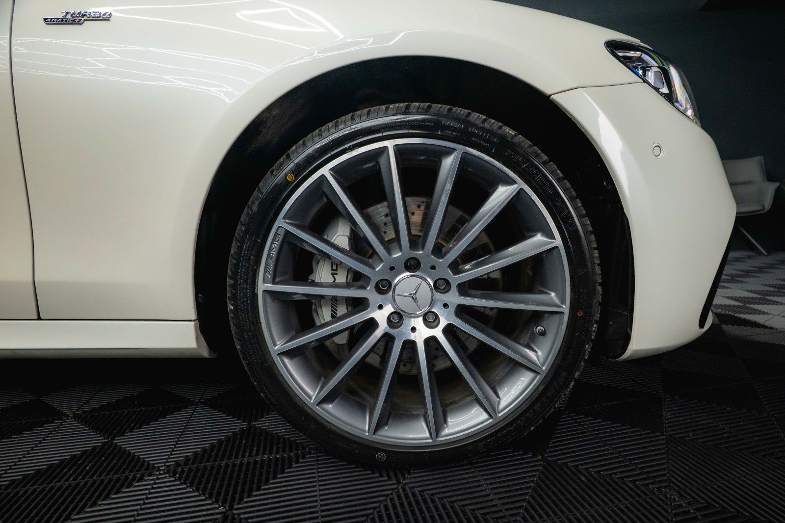 Fahrzeugabbildung Mercedes-Benz E 53 AMG 4Matic+ Facelift Designo *ACC*Pano*360*