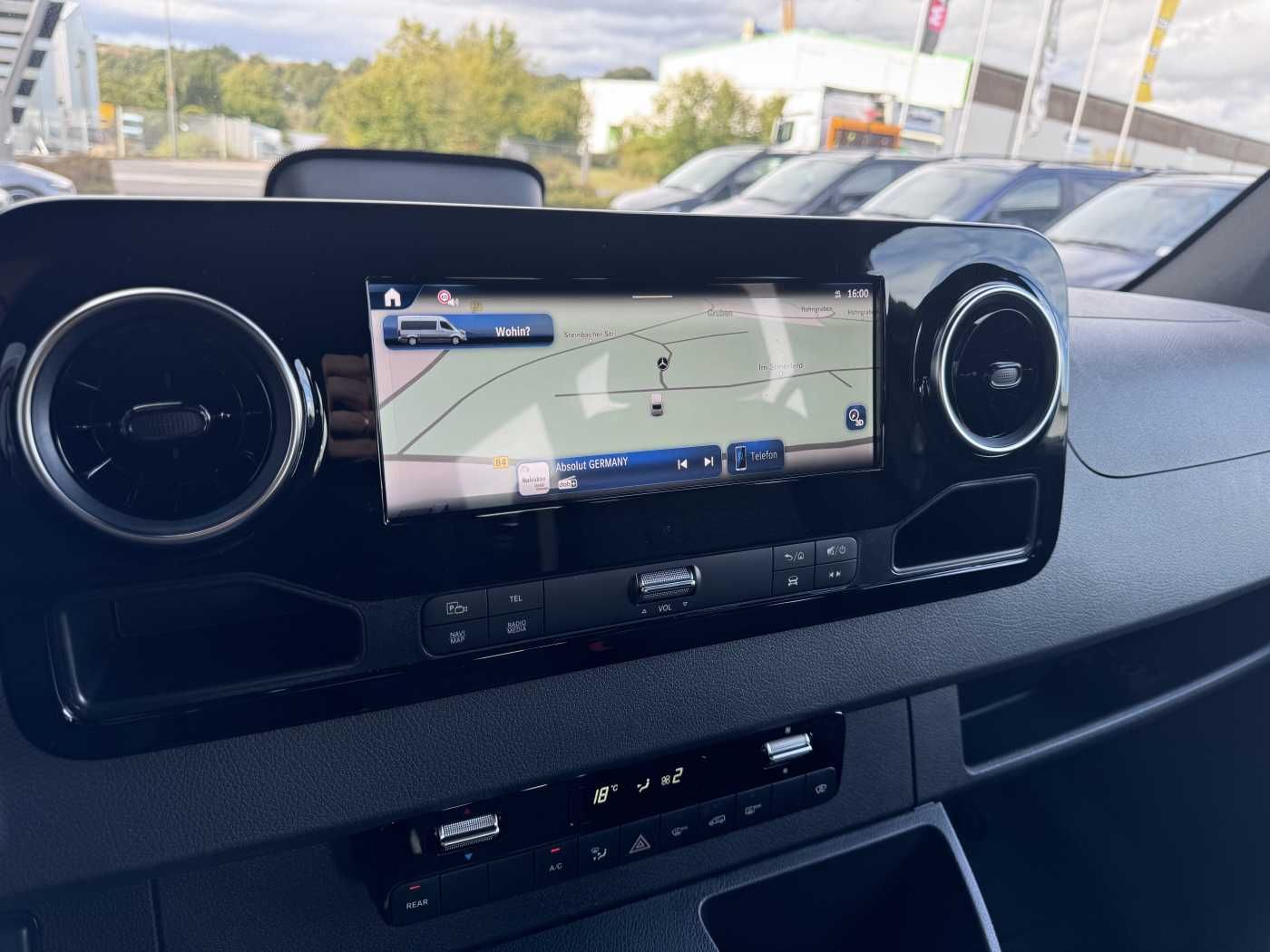 Fahrzeugabbildung Mercedes-Benz Sprinter 319 CDI 4x4 Tourer AHK Dachklima LED