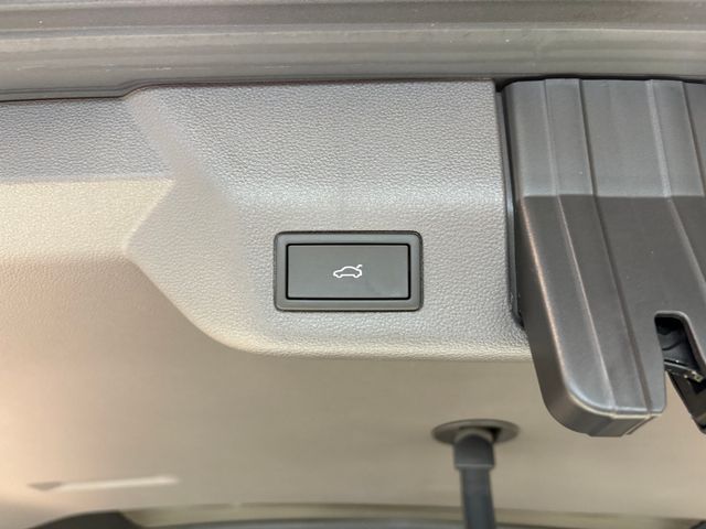 T7 Multivan Life 1.5 TSI eHybrid 4M PANO AHK