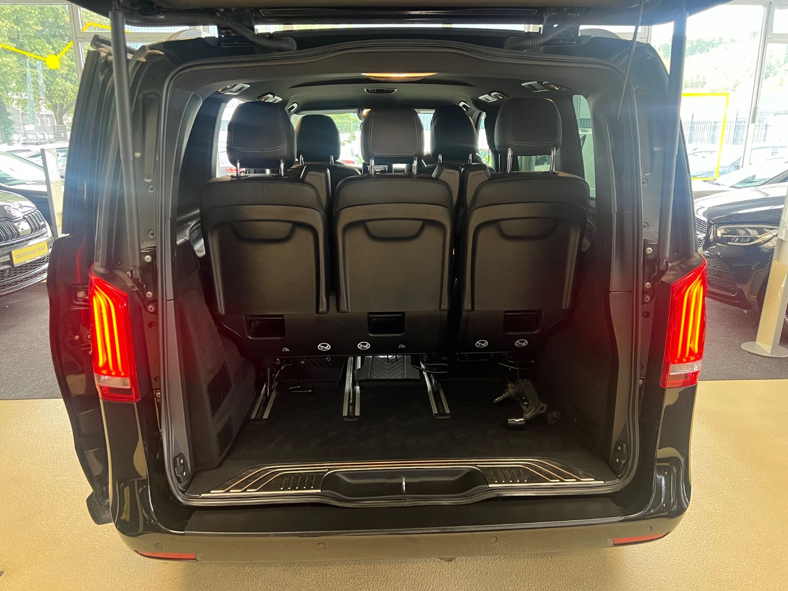 Fahrzeugabbildung Mercedes-Benz V 250 d EDITION AMG LINE kompakt *7.SITZER*