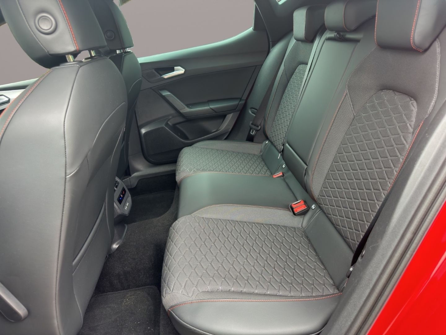 Fahrzeugabbildung SEAT Leon FR 1.5 TSI Navi  LED  Apple CarPlay Android