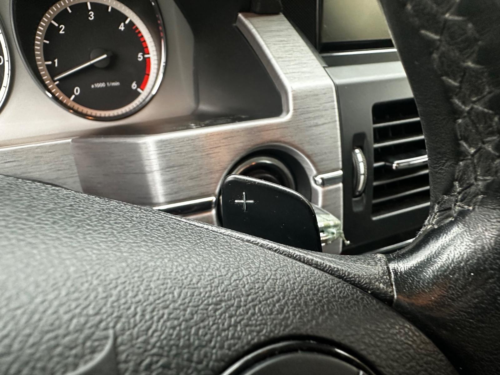 Mercedes-Benz GLK350 2010 — photo 14