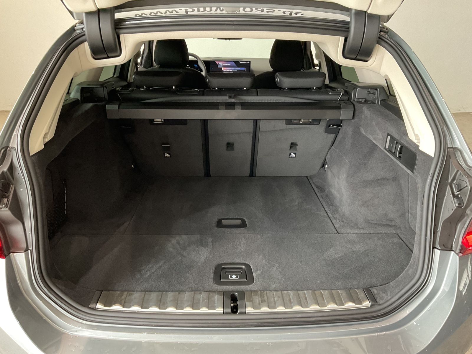 Fahrzeugeinzelansicht 14 Fahrzeugabbildung BMW 318i |Komfortzugang |Sitzheizung |HiFi