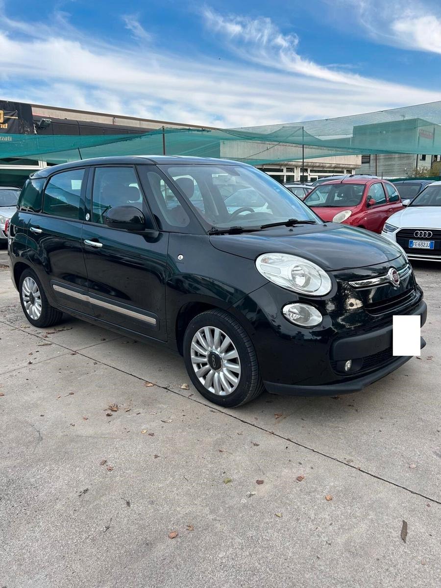 Fiat 500L 2015 — rear view