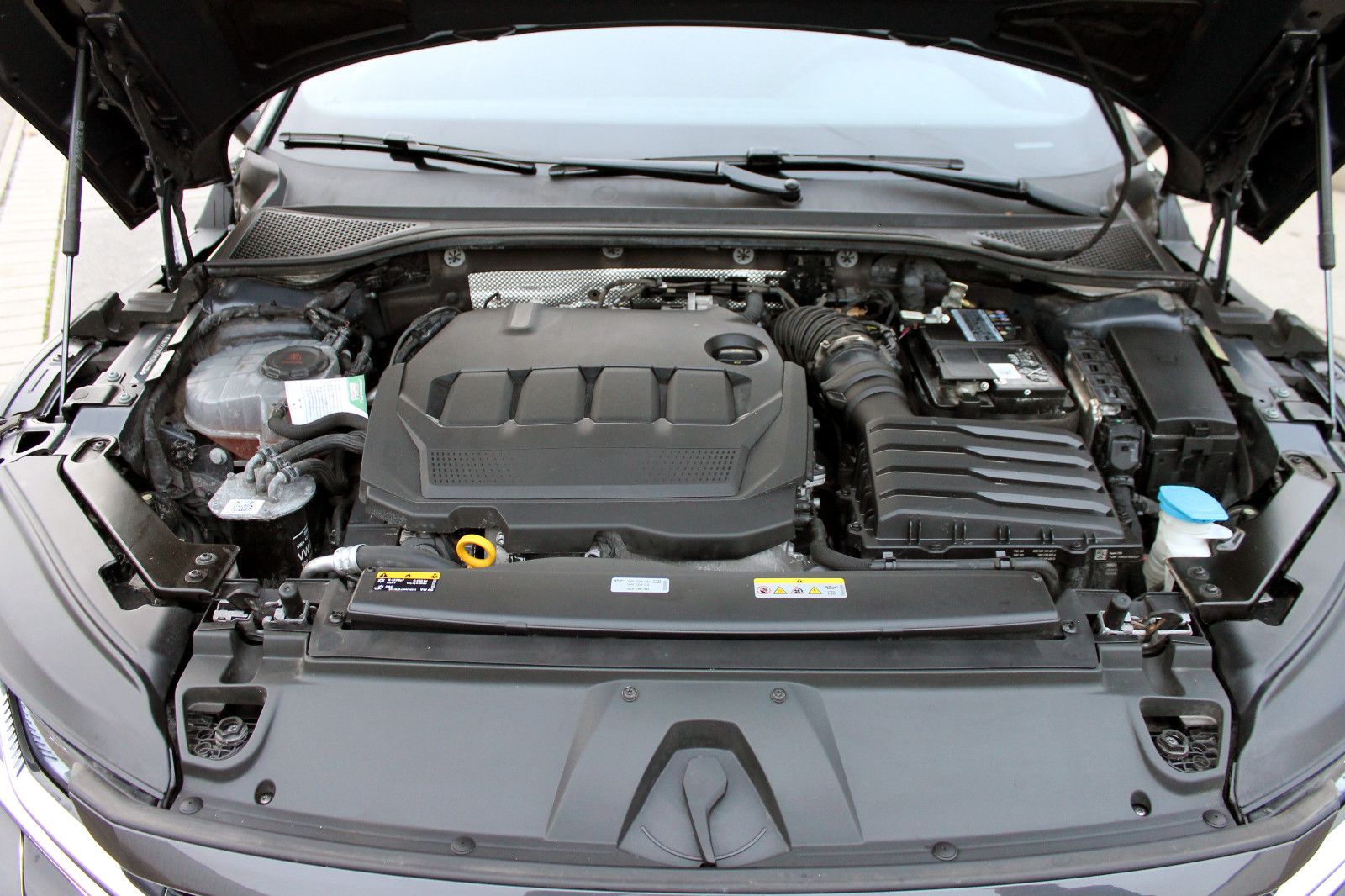 Fahrzeugabbildung Volkswagen Arteon SB 2.0TDI DSG R-Line 4M ACC KAM H&K AHK