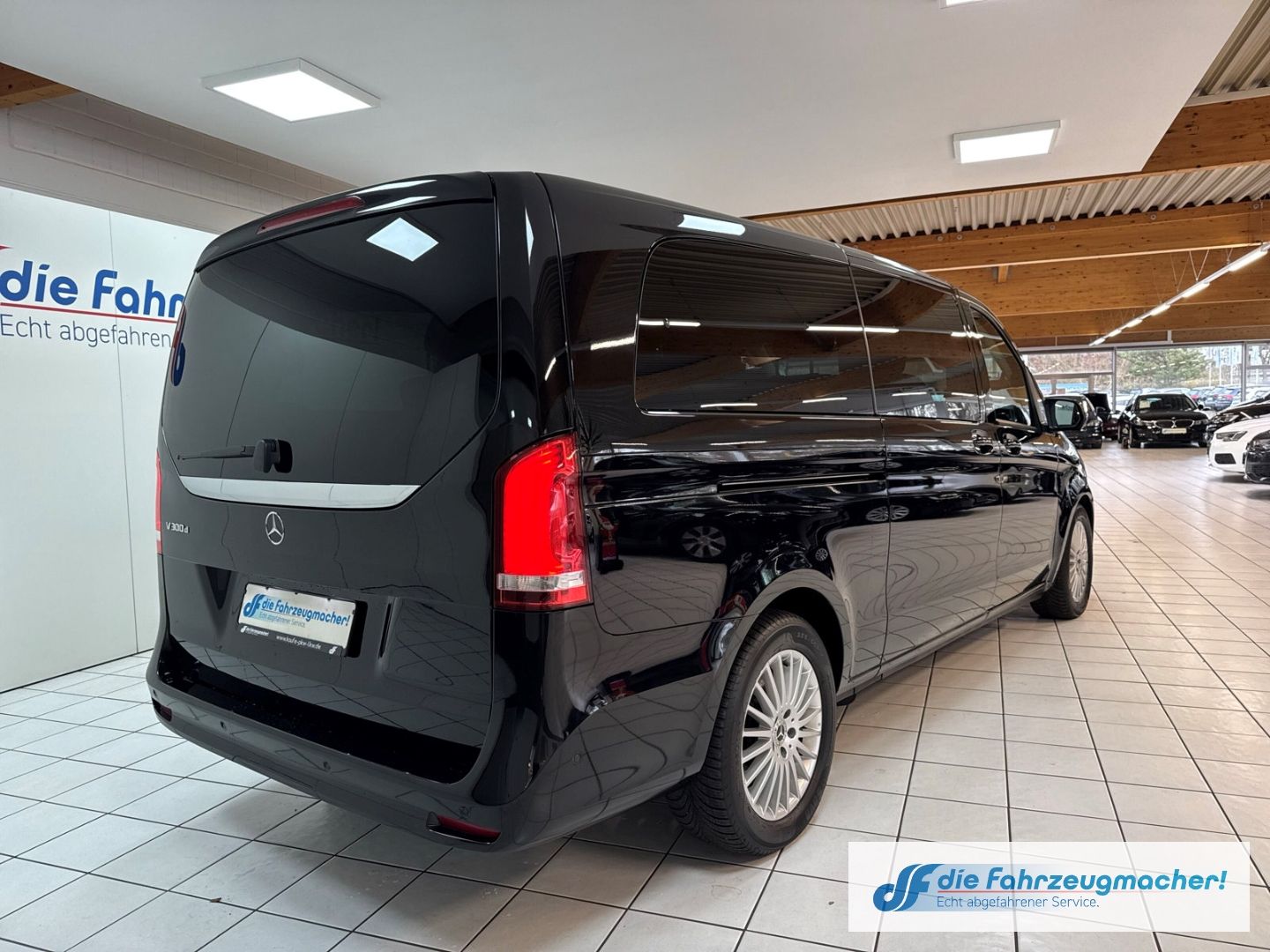 Fahrzeugabbildung Mercedes-Benz V 300 d EDITION extralang Sportpaket AHK-abnehmb