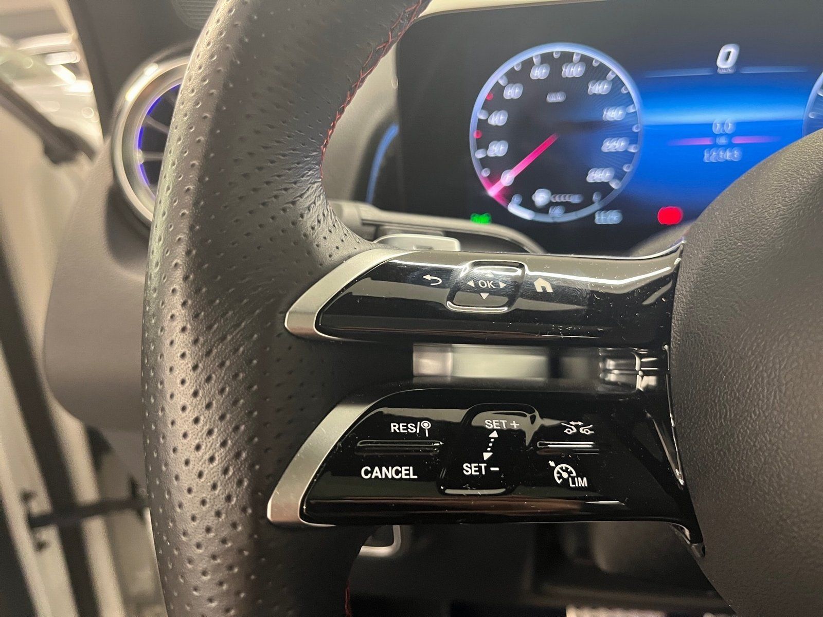 Fahrzeugabbildung Mercedes-Benz GLB 250 4M AMG Plus*Pano*HUD*360°*Multibeam*Memo