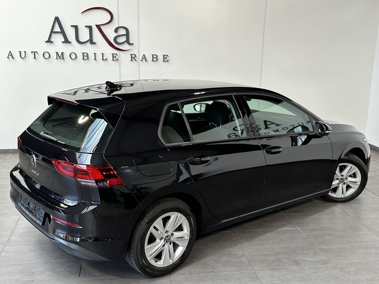 Fahrzeugabbildung Volkswagen Golf VIII 2.0 TDI DSG Life NAV+LED+AHK+ACC+18ZO