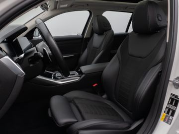 Fahrzeugabbildung BMW 330e xDr Tour Sport Line ACC HUD Pano HiFi Laser