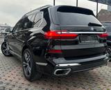 BMW X7 30d *M-SPORT*MASSAGE-AHK-7SITZER-SITZLÜFTUNG- - BMW: 7 Sitzer