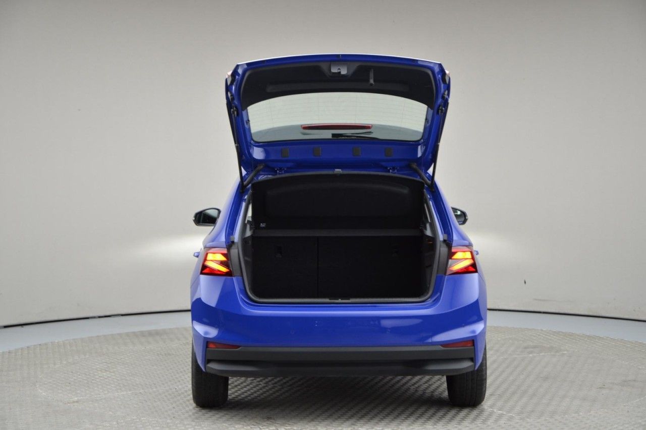 Fahrzeugabbildung SKODA Fabia Ambition 1.0l TSI 81kW 6-Gang LED Navi