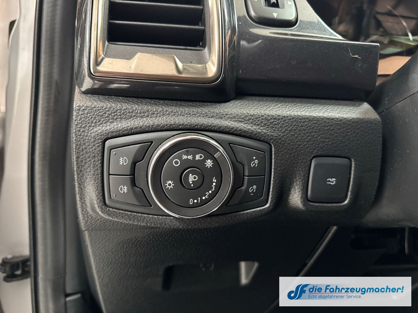 Fahrzeugabbildung Ford Ranger Wildtrak DOKA 212PS 4x4 AHK Navi Leder LE