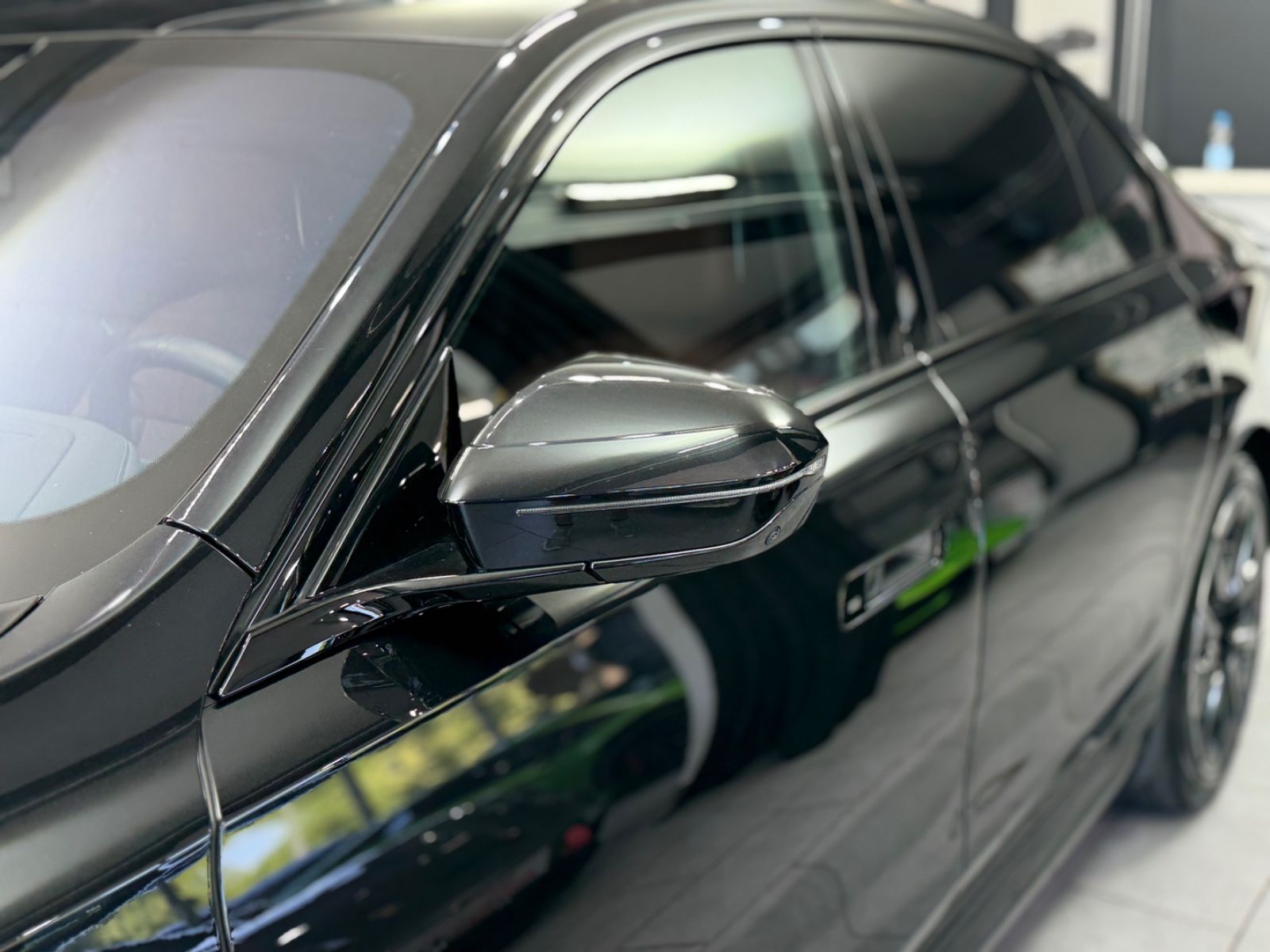 Fahrzeugabbildung BMW 750e xDrive M Sport Pro|TV|B&W|MASSAGE|SKY-LOUNG