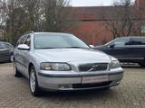 Volvo V70 2.4 T Comfort KLIMAAUTOMATIK/AHK/TEMP - Volvo V70 Comfort mit Benzin-Antrieb