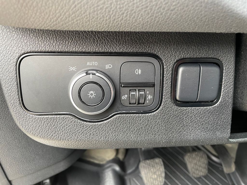 Fahrzeugabbildung Mercedes-Benz Sprinter 215 CDI Pritsche Kompakt AHK, Klima