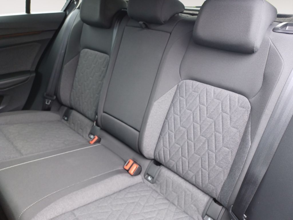Fahrzeugabbildung Volkswagen Golf 2.0 TDI DSG Life Navi, AHZV, ACC, Kamera