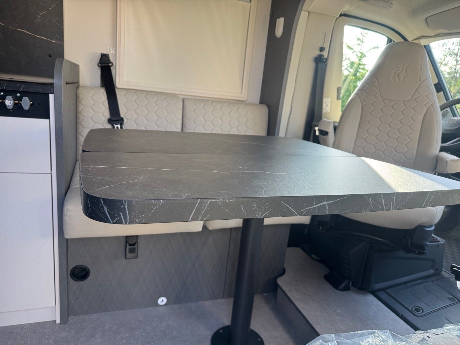 Fahrzeugabbildung Etrusco T-Modell Base 6.9 SBC Solar,Markise
