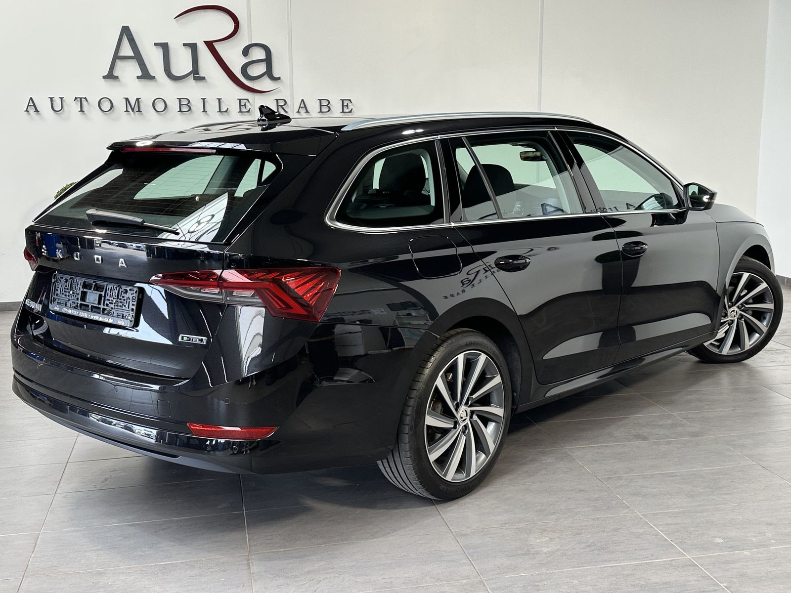 Fahrzeugabbildung SKODA Octavia Combi Style NAV+LED+PANO+VCOCK+SHZ+18ZO