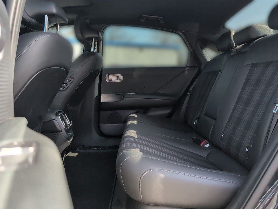 Fahrzeugabbildung Hyundai IONIQ 6 77kWh 4WD FIRST EDITION !GARANTIE-03/31!