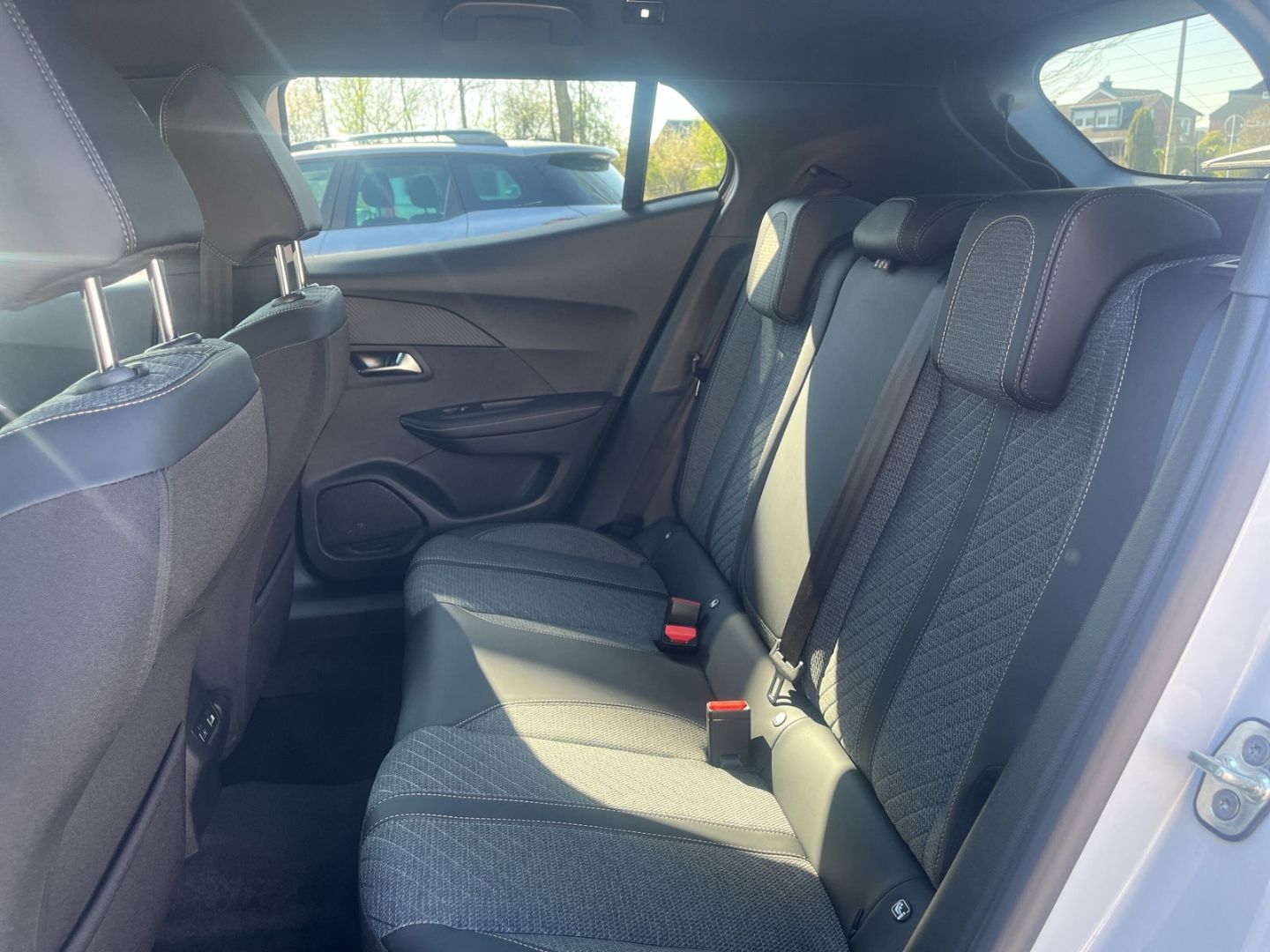 Fahrzeugabbildung Peugeot 2008 Allure 130 Puretech EAT8    ACC  CarPlay