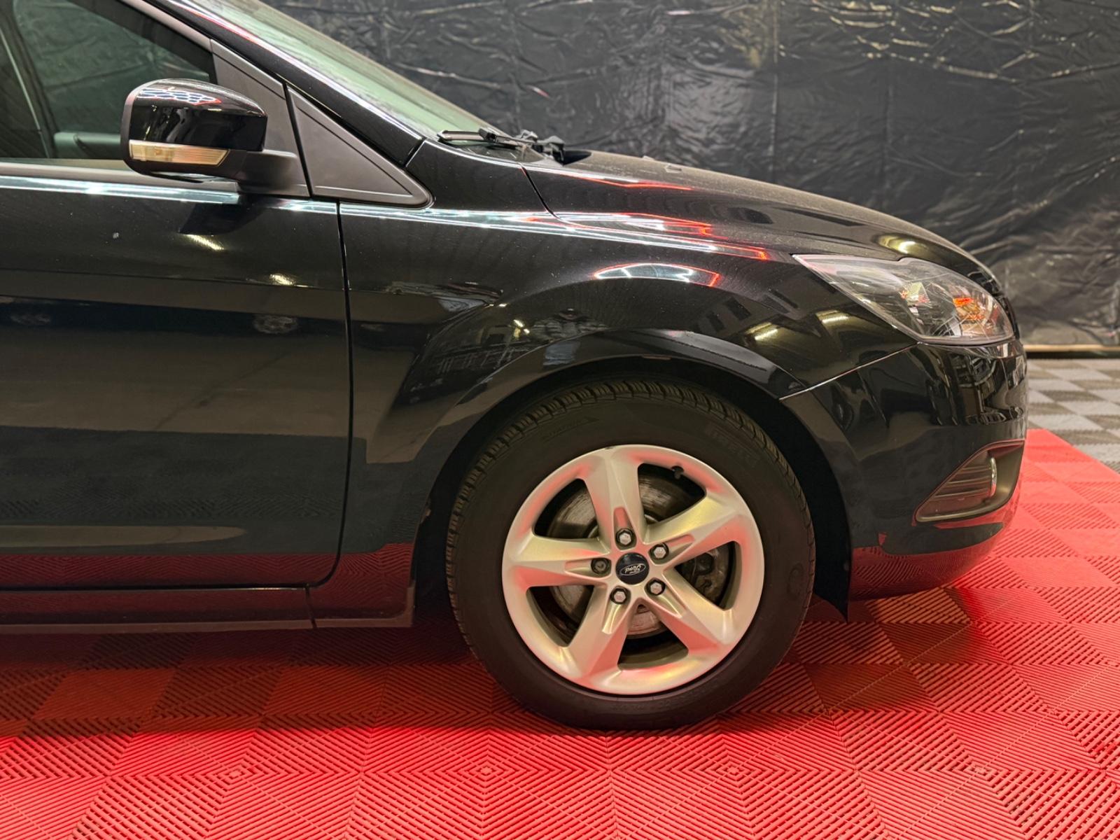 Ford Focus 2010 — photo 11