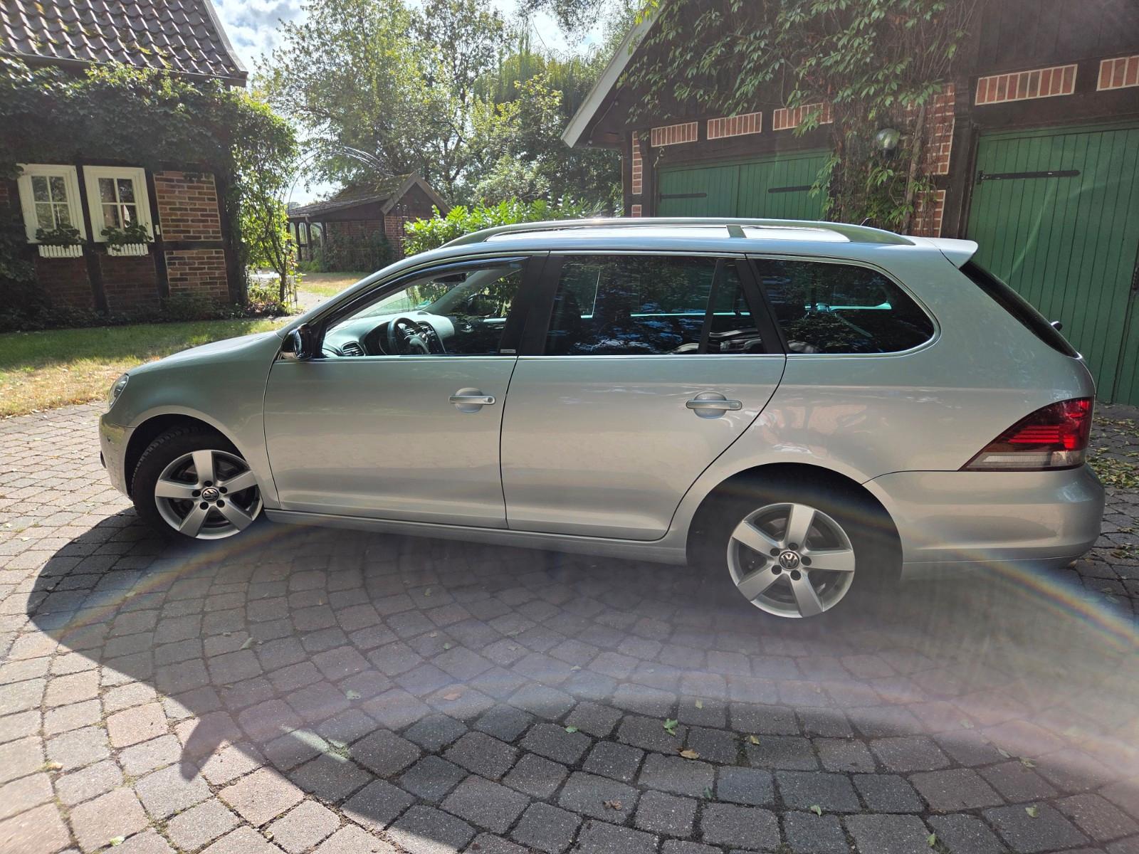 Volkswagen Golf 2011 — engine 1.598 cm³, 105 HP (77kW)