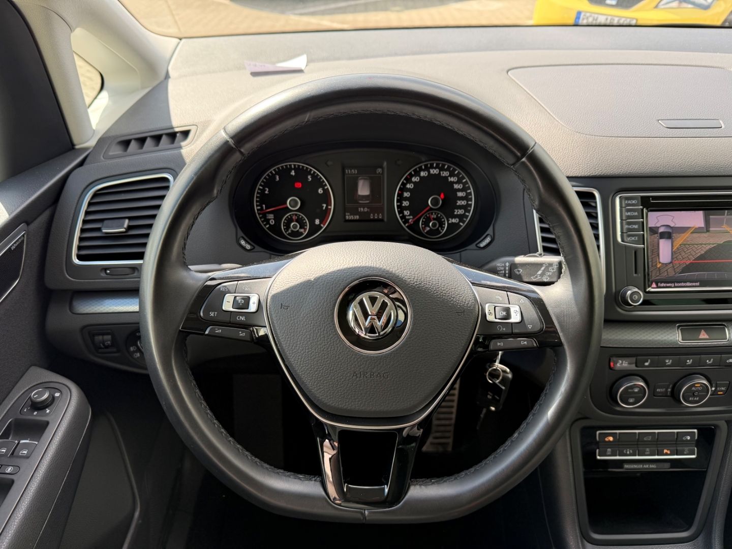 Fahrzeugabbildung Volkswagen Sharan Active Comfortline ACC SHZ Navi Dynau Bi-