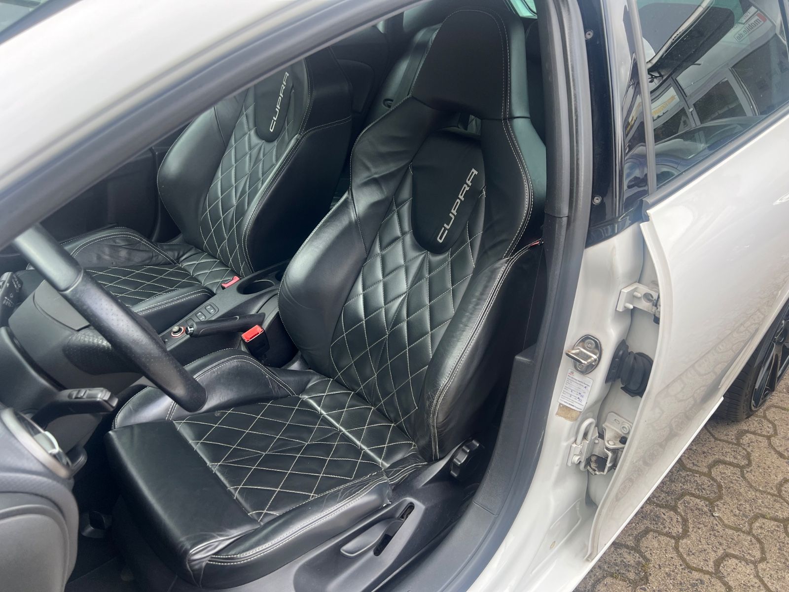 Fahrzeugabbildung SEAT Leon Cupra R *H&R*BULX*