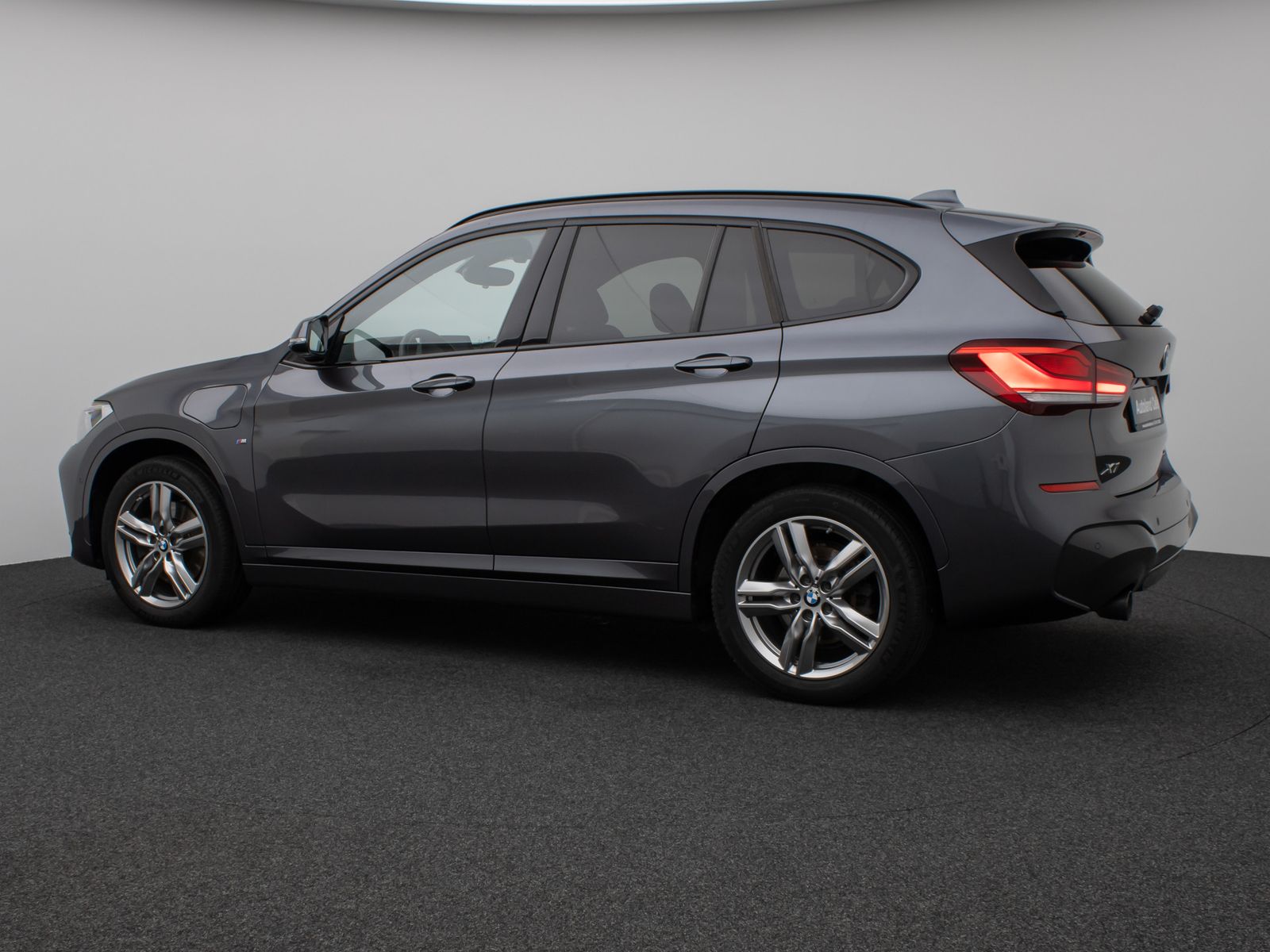 Fahrzeugabbildung BMW X1 xD25e M Sport Panorama Kamera HUD DAB HiFi