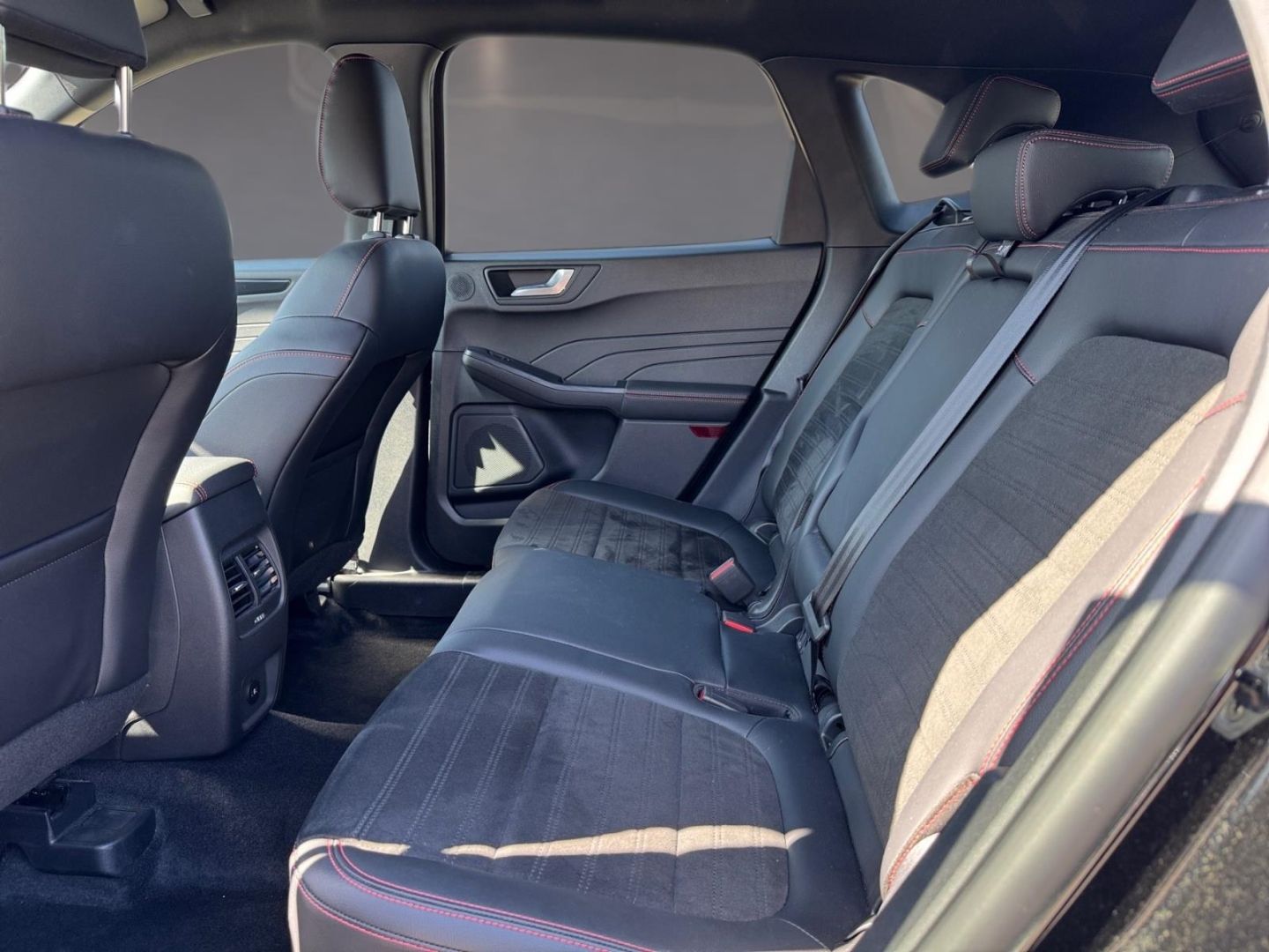 Fahrzeugabbildung Ford Kuga ST-Line X HUD AHK-klappbar Navi Soundsystem