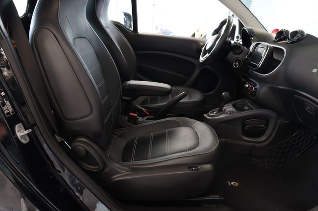 Fahrzeugabbildung Smart ForTwo Cabrio|AUT.|NAVI|LEDER|SHZ|JBL|LED