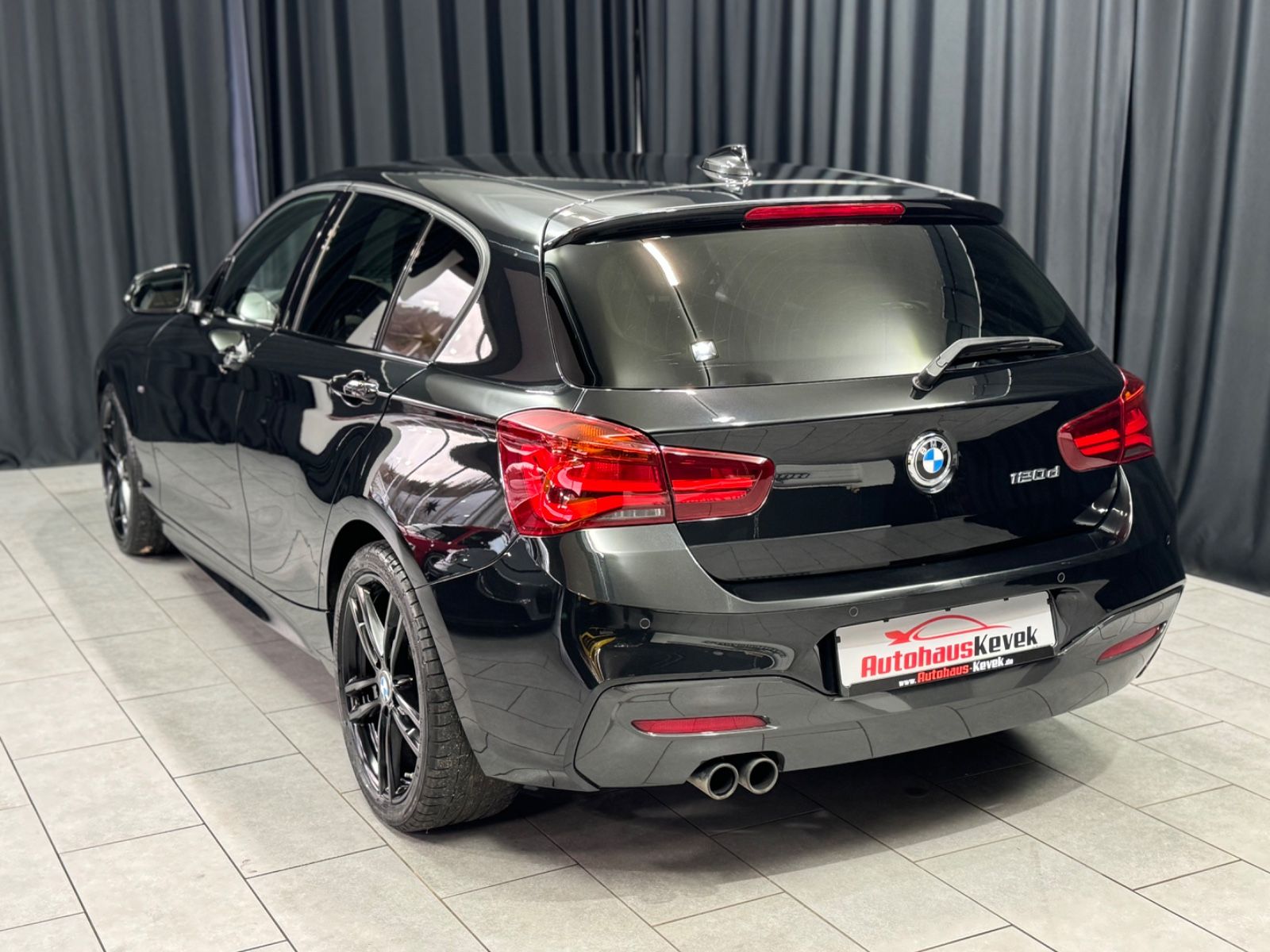 Fahrzeugabbildung BMW 120d Edition M SPORT SHADOW|AUTOMATIK|LEDER|PDC