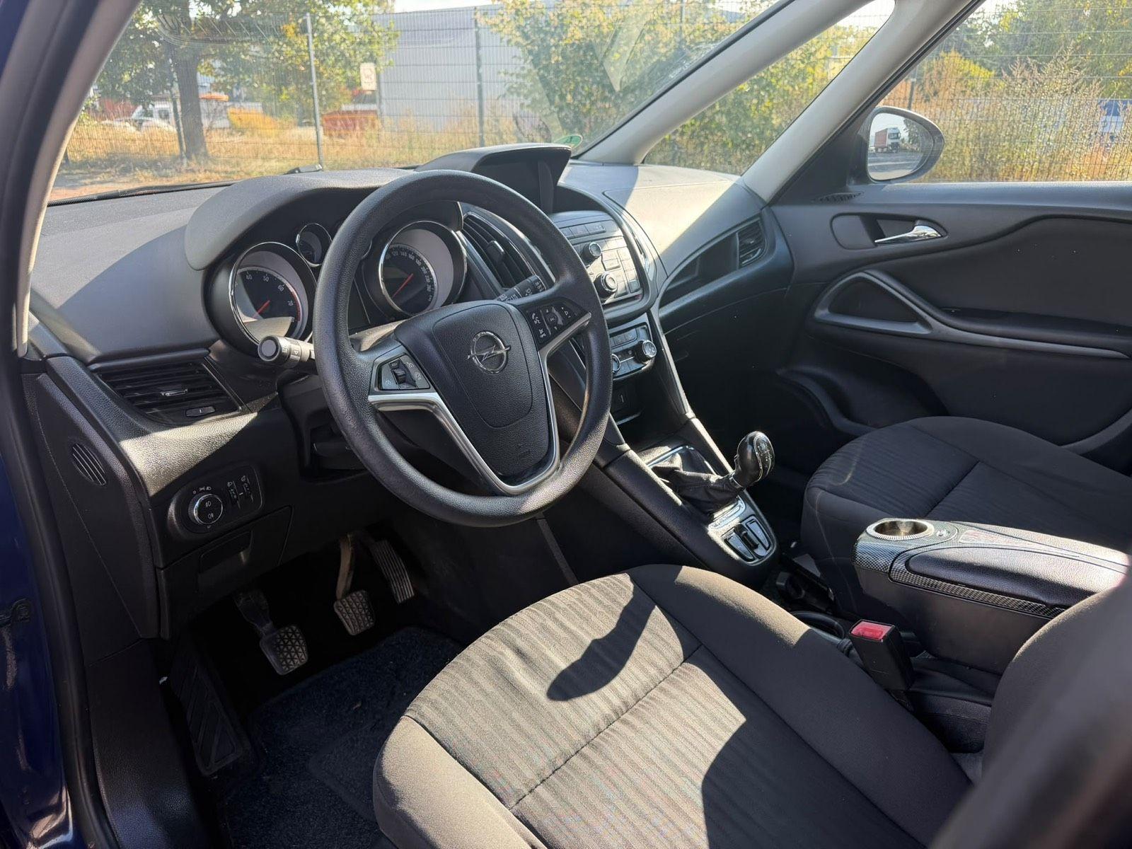 Opel Zafira 2015 — photo 6