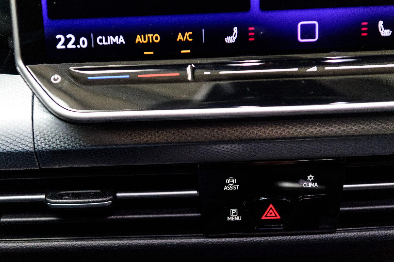 Fahrzeugabbildung Volkswagen Golf VIII Goal 1.5 TSI LED+APP+ACC+PDC+5 J.GAR.