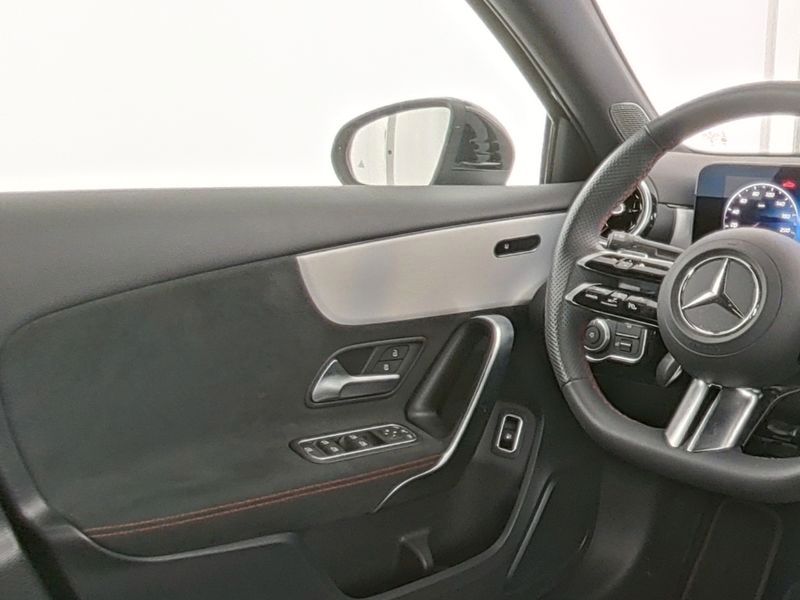 Fahrzeugabbildung Mercedes-Benz A 250 e Limousine AMG LED+Kam+Totw+11kW+WinterP
