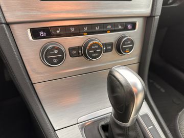 Volkswagen Golf - 10